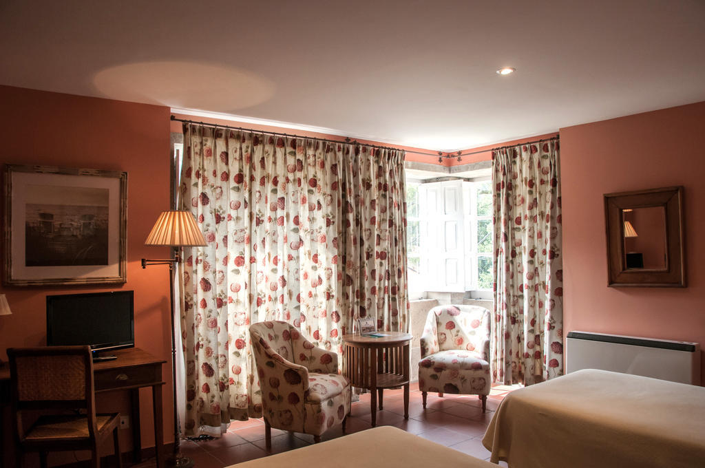 Hotel Pesqueria Del Tambre Нойя Экстерьер фото